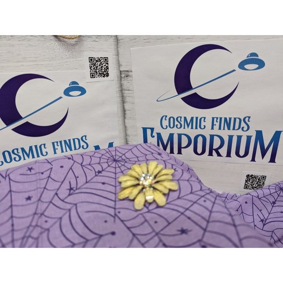 Yellow Sparkly Daisy Flower Shaped Brooch in Resin with Rhinestones - Picture 6 of 6